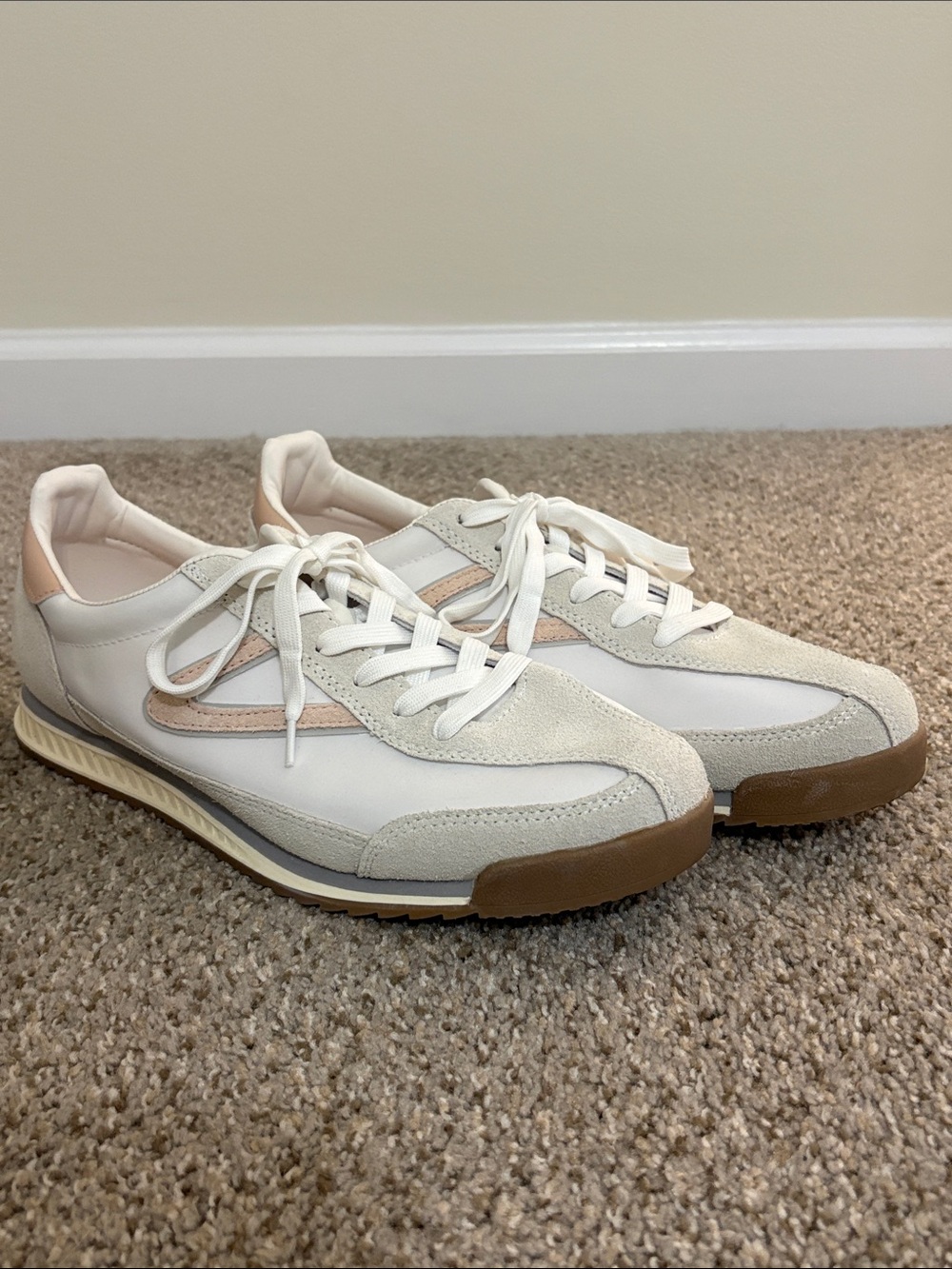 Tretorn Women’s Casual Retro Runner Sneakers in White and Blush